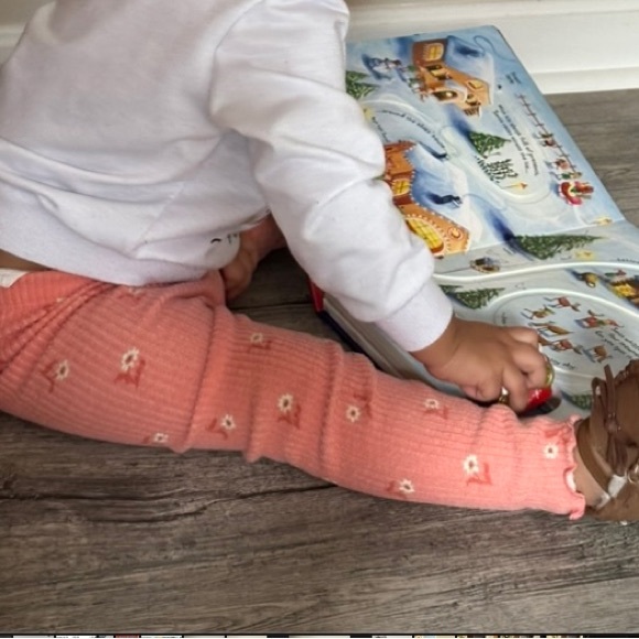 Usborne Pull-Back Busy Santa Book with Sleigh Cart Like New, used once - Picture 17 of 17